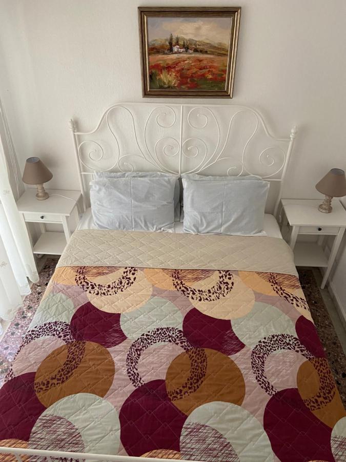 Stefani Apartment With A Sea View Terrace! 尼亚·蒙达尼亚 外观 照片