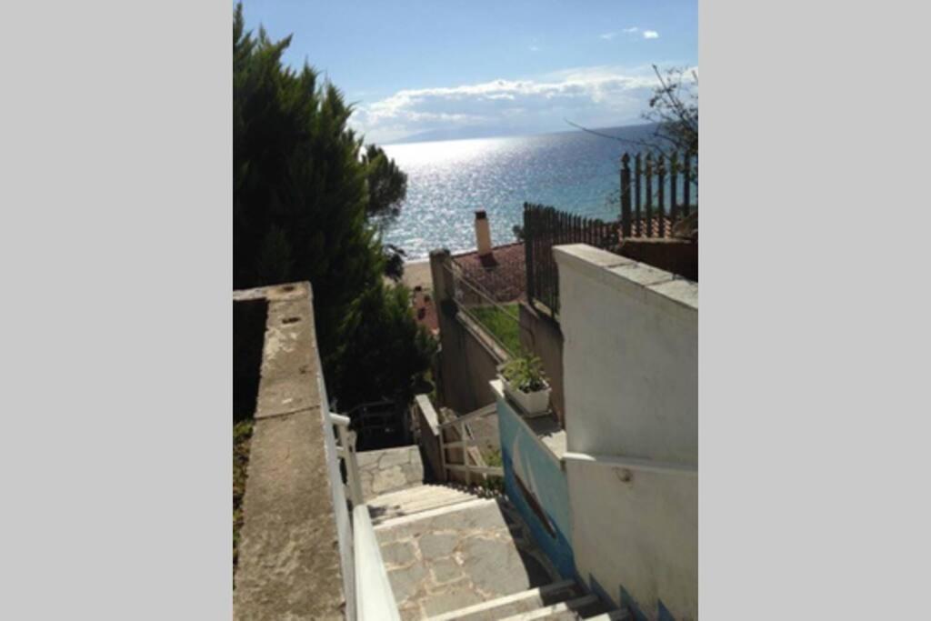 Stefani Apartment With A Sea View Terrace! 尼亚·蒙达尼亚 客房 照片